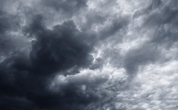 Dark Clouds, Rain and poor Weather — Stock Photo, Image